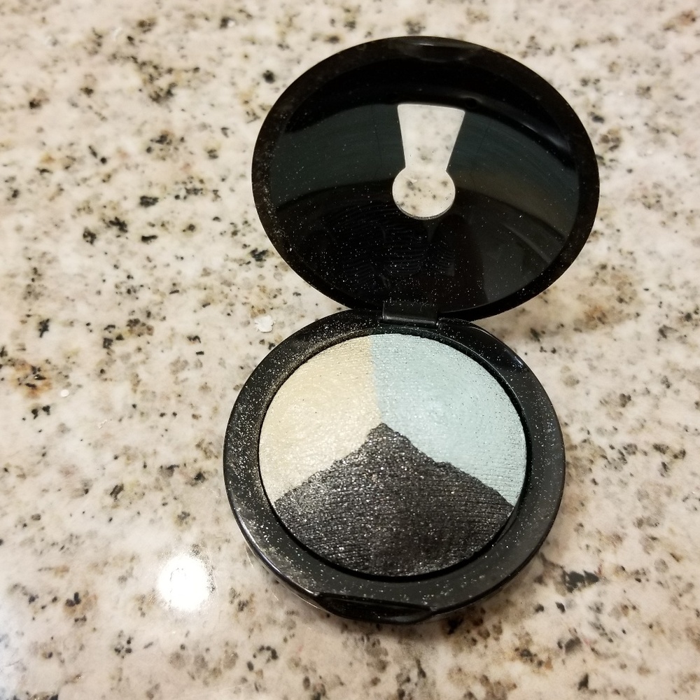 VS Victoria's Secret Shimmer Eye Shadow Trio